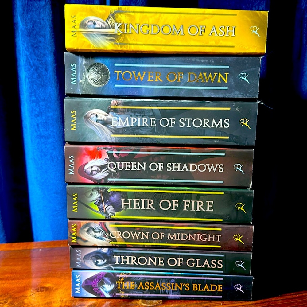 Throne of glass complete paperback set